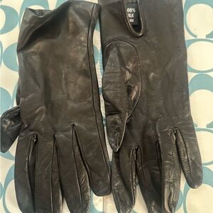 Elegant Black Leather Gloves 100 % silk lined  size 7